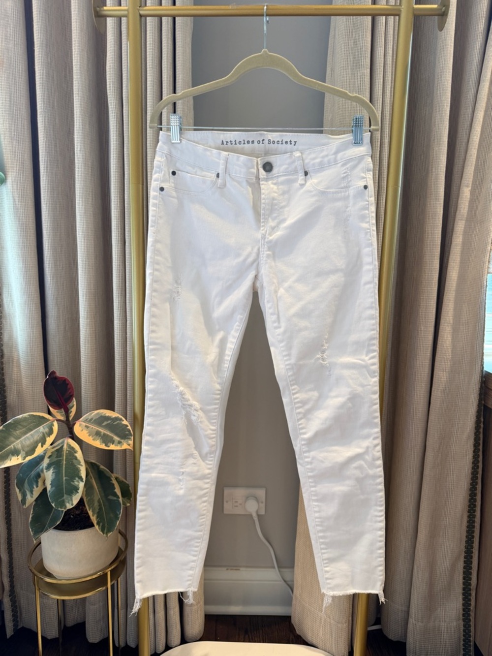 Articles Of Society White Cropped Distressed Ankle Jeans